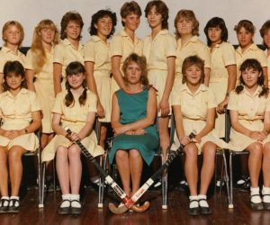 Girls_hockey-1984